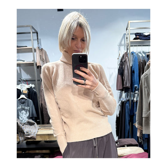 Maglioncino dolcevita - carta libera