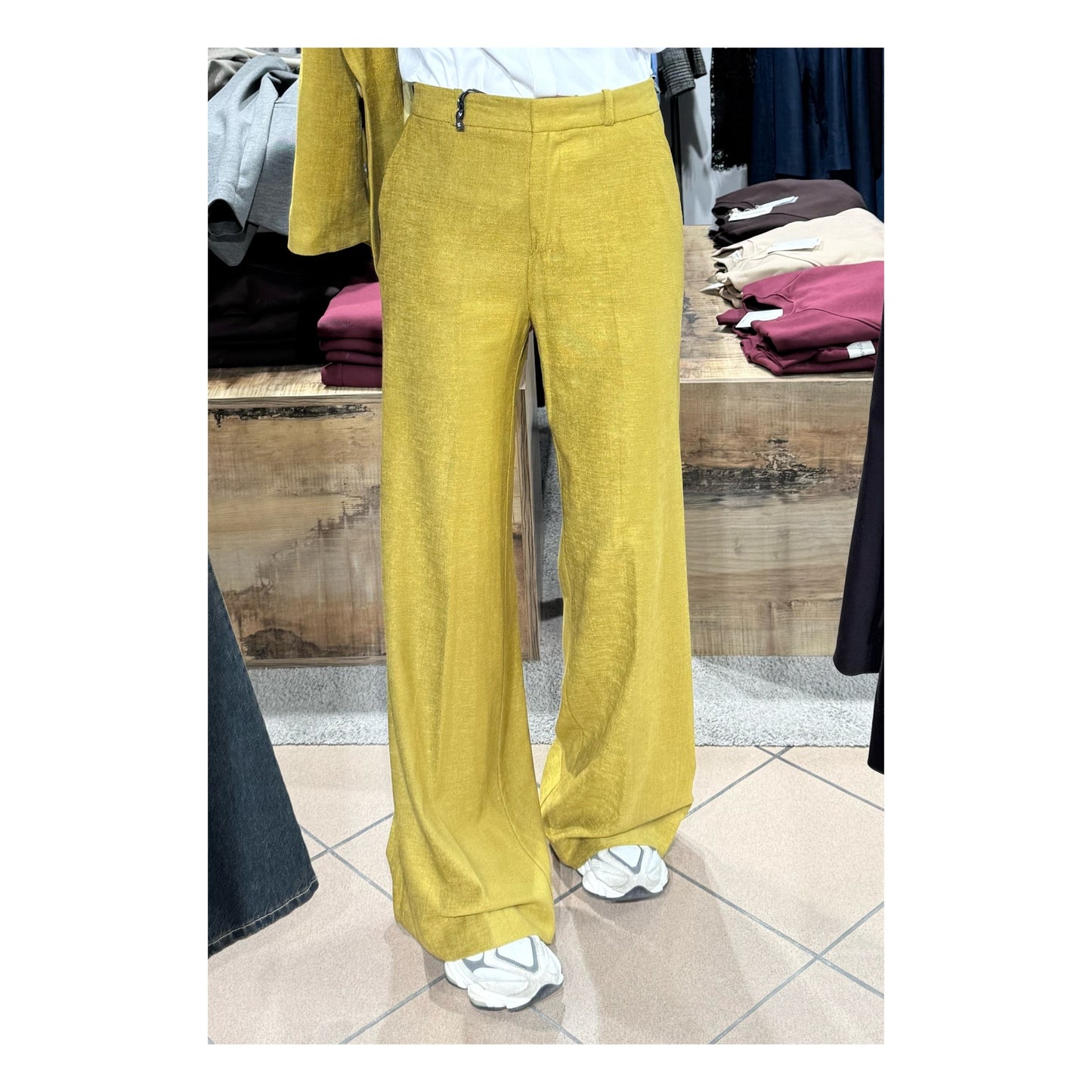 Pantalone mano velluto  - Have one