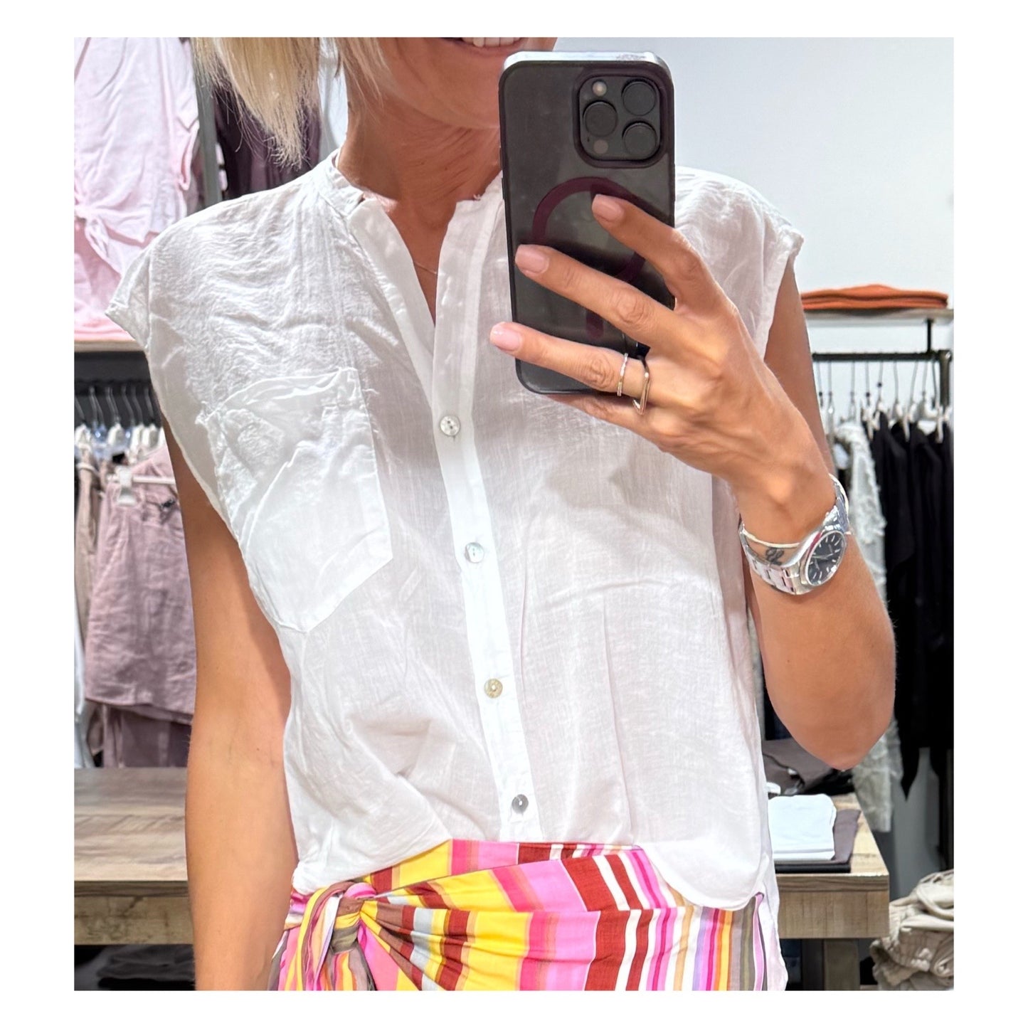 Camicia smanicata in mussola - tensione in