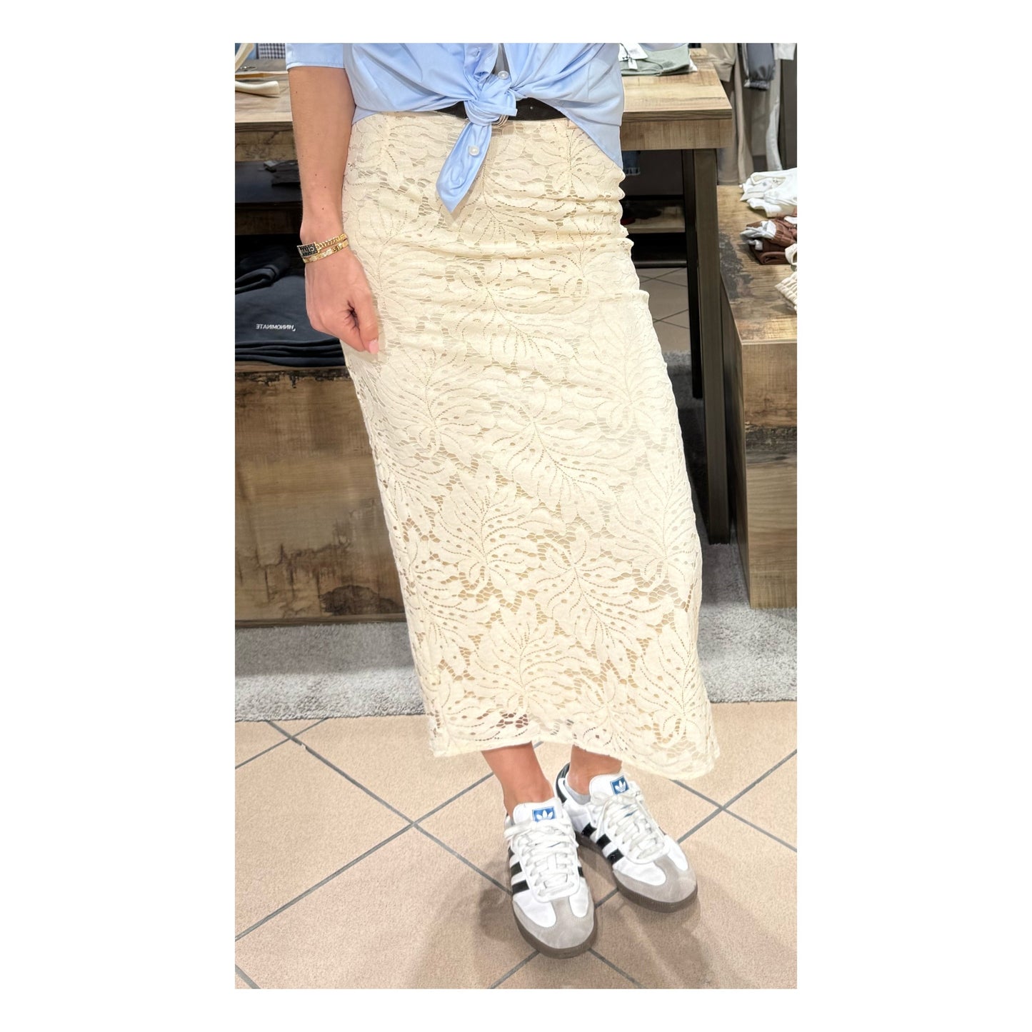 Gonna pizzo spacco sul retro - Have One