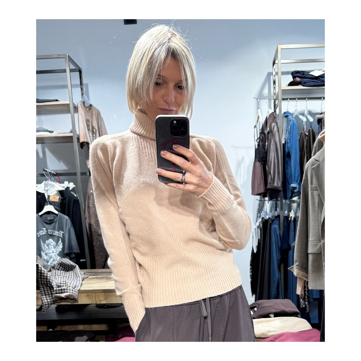 Maglioncino dolcevita - carta libera