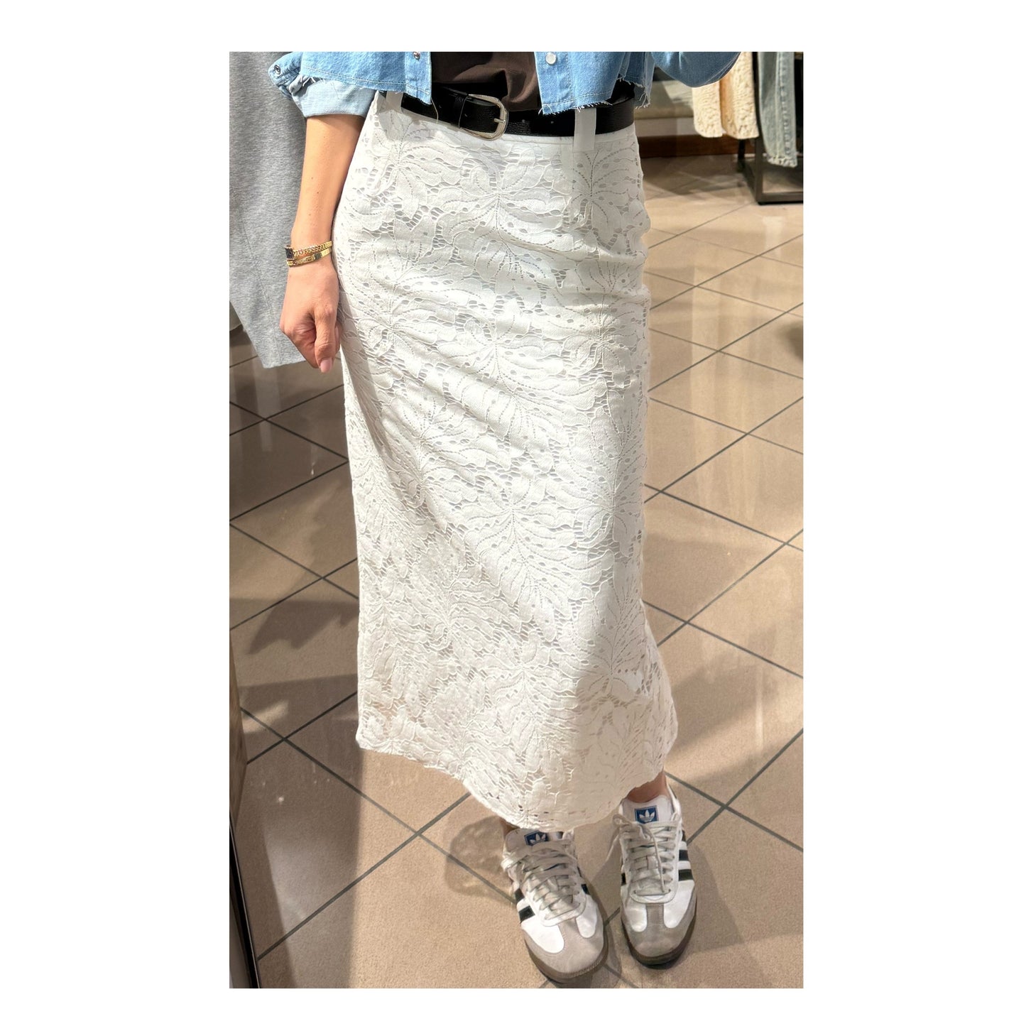 Gonna pizzo spacco sul retro - Have One